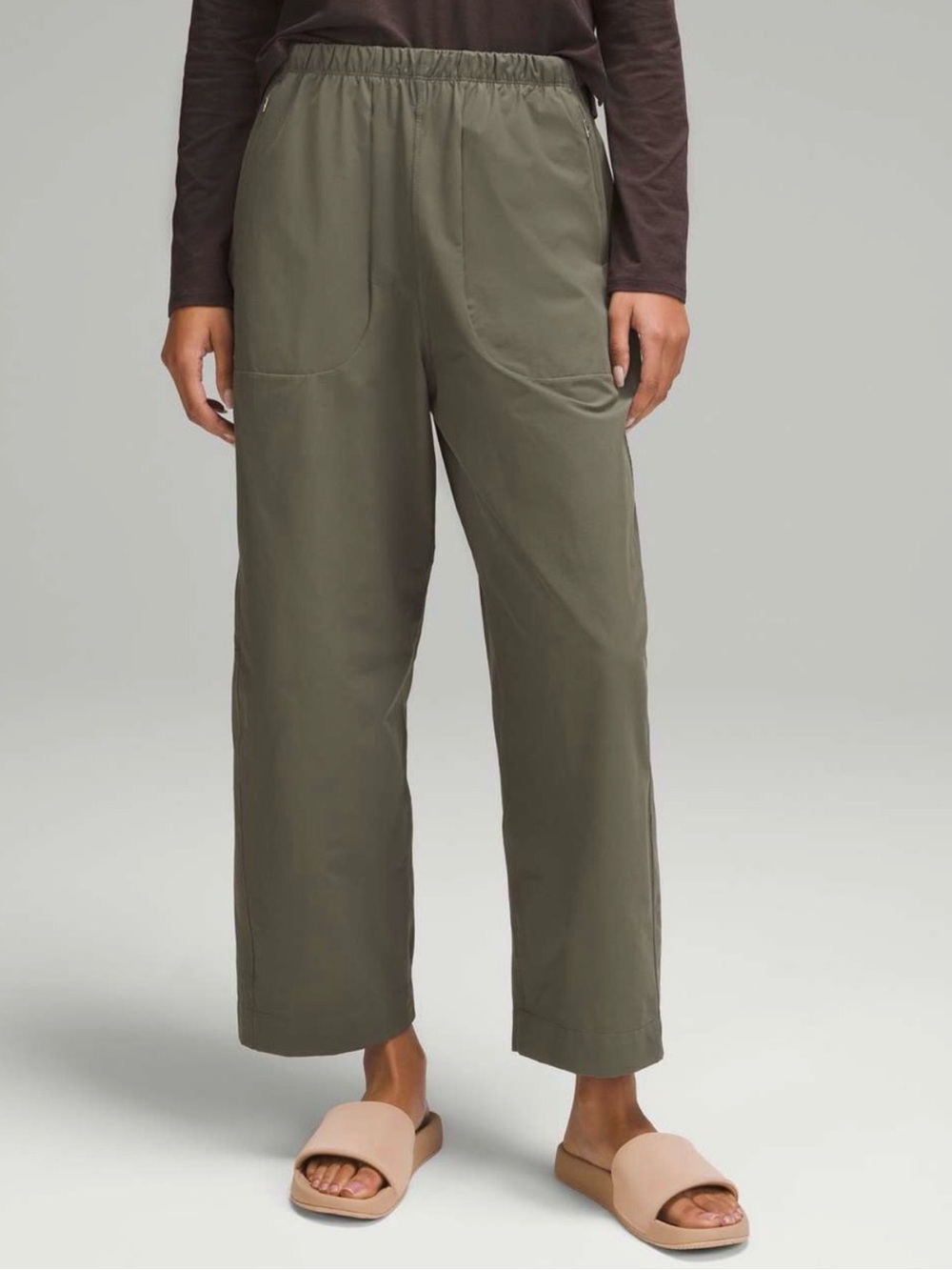 Lululemon Relaxed Barrel-Leg Pants in Army Green